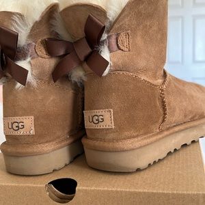 UGG Women’s mini Bailey Bow II